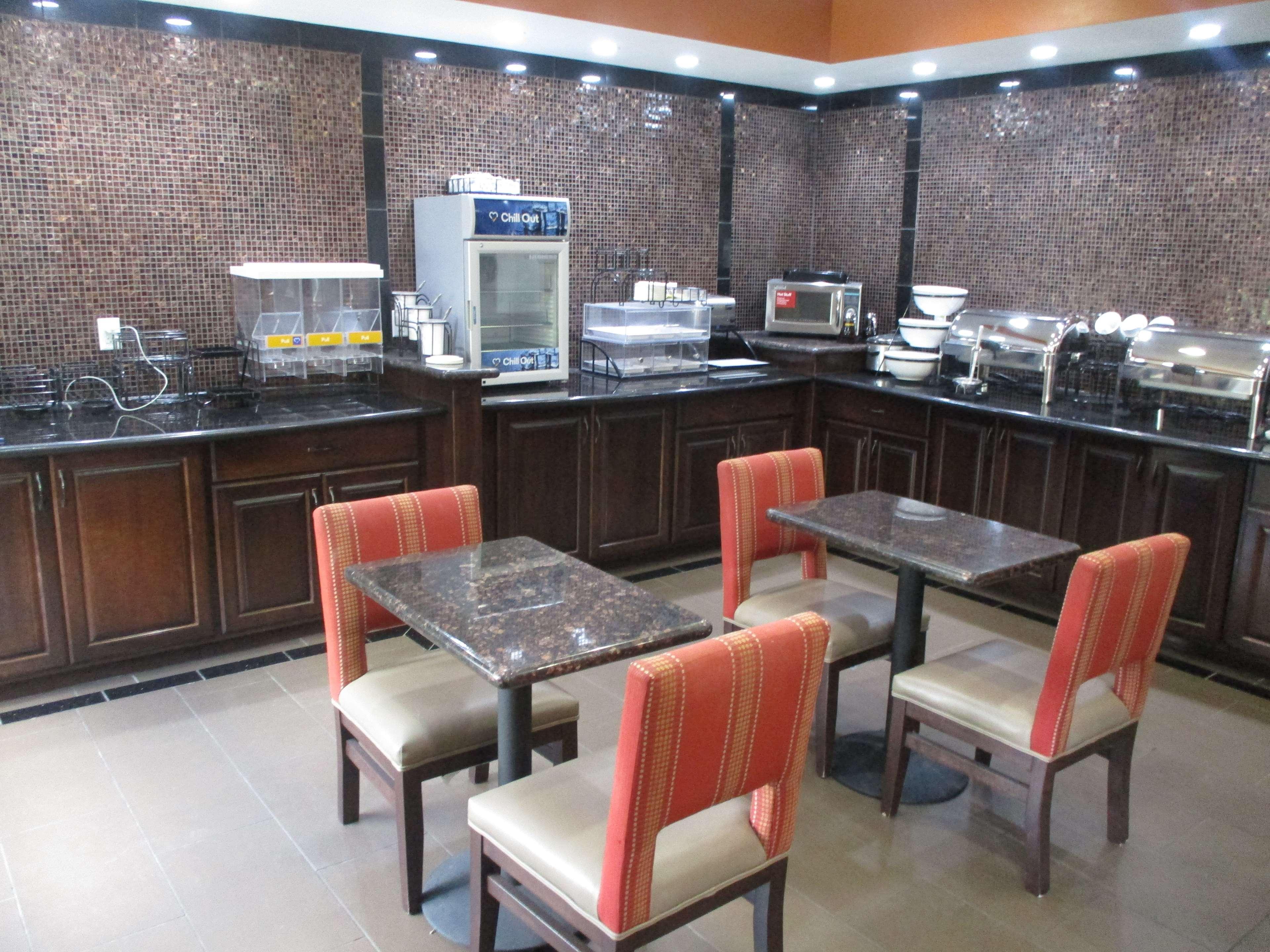Best Western Emporia Inn Bagian luar foto